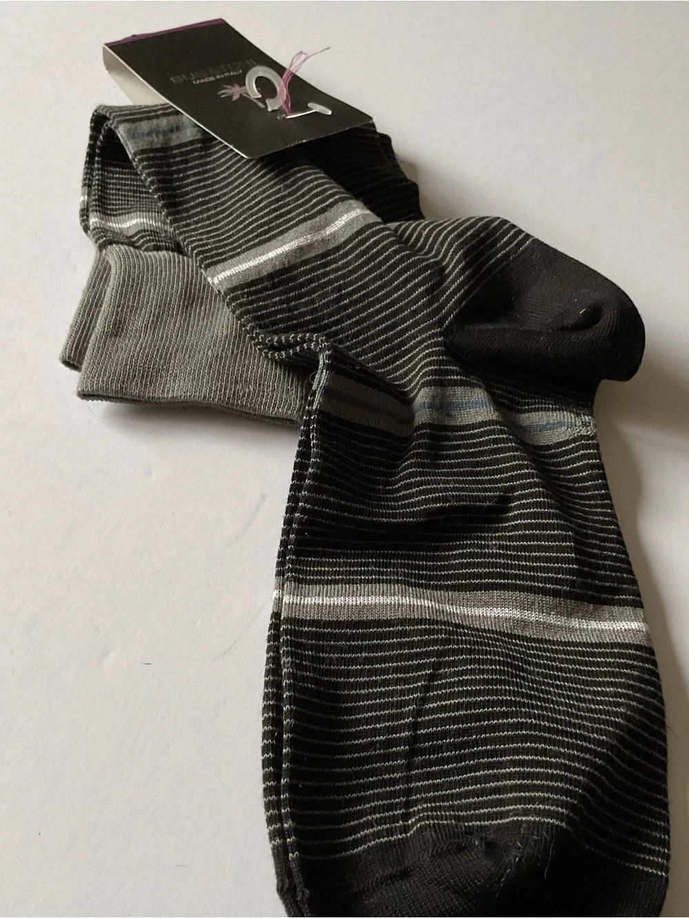 BUGATCHI MENS MERCERIZED COTTON SOCKS BLACK AND GRAY STRIPE OS NWT